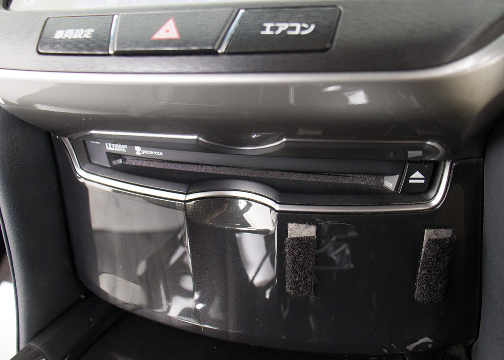 ＣＤはもちろんの事、ＤＶＤ再生も可能です
。フルセグ地デジにも対応しさらにＢｌｕｅ
ｔｏｏｔｈにも対応しております