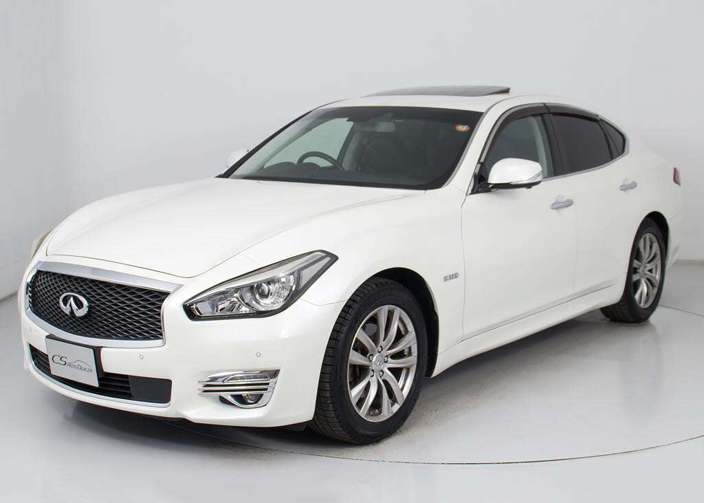 ガラス系ボディコーティングご施工可能です
！下地作りからこだわり塗装面の艶や輝きを
取り戻し肉厚被膜で塗装面を守ります！