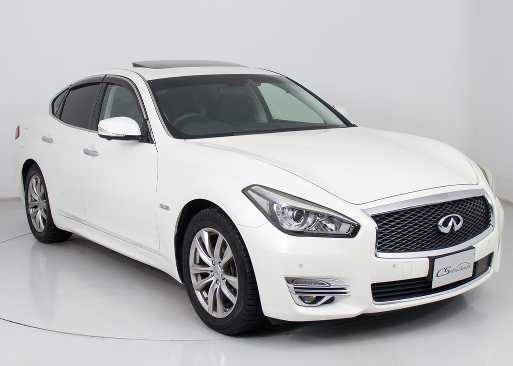 ガラス系ボディコーティングご施工可能です
！下地作りからこだわり塗装面の艶や輝きを
取り戻し肉厚被膜で塗装面を守ります！