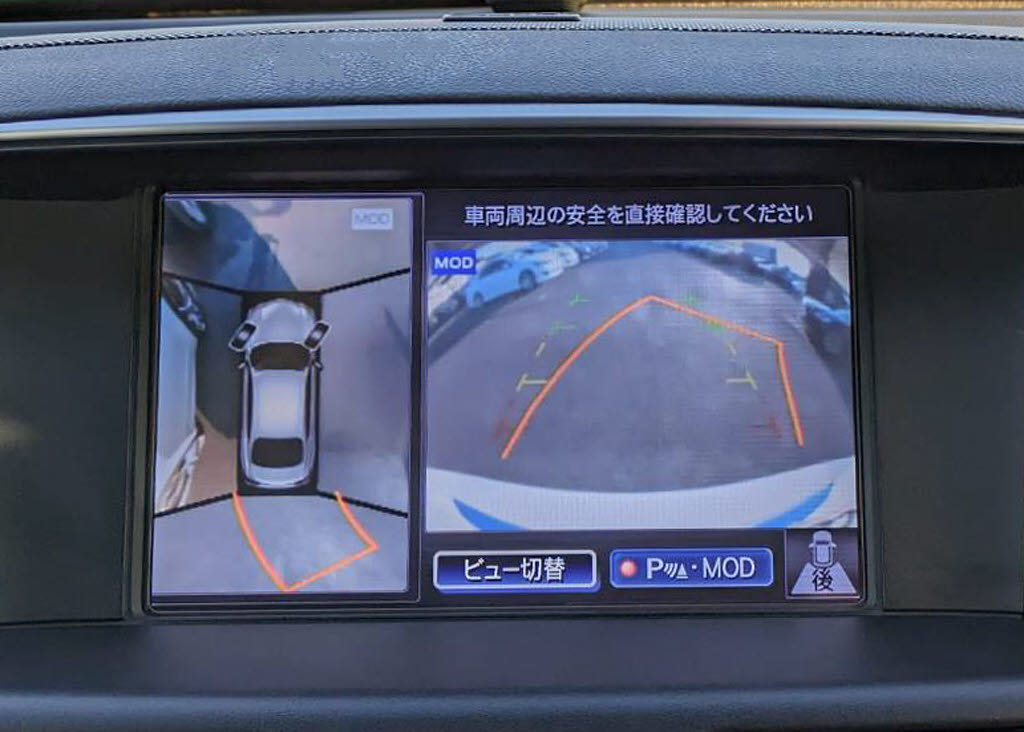 アラウンドビューモニターを装備！上から車
両を見下ろしたような映像をナビ画面に表示
できます。車両前後左右に搭載した４つのカ
メラ映像を継ぎ目なく合成！目視では見えな
い部分もリアルタイムで見れます。