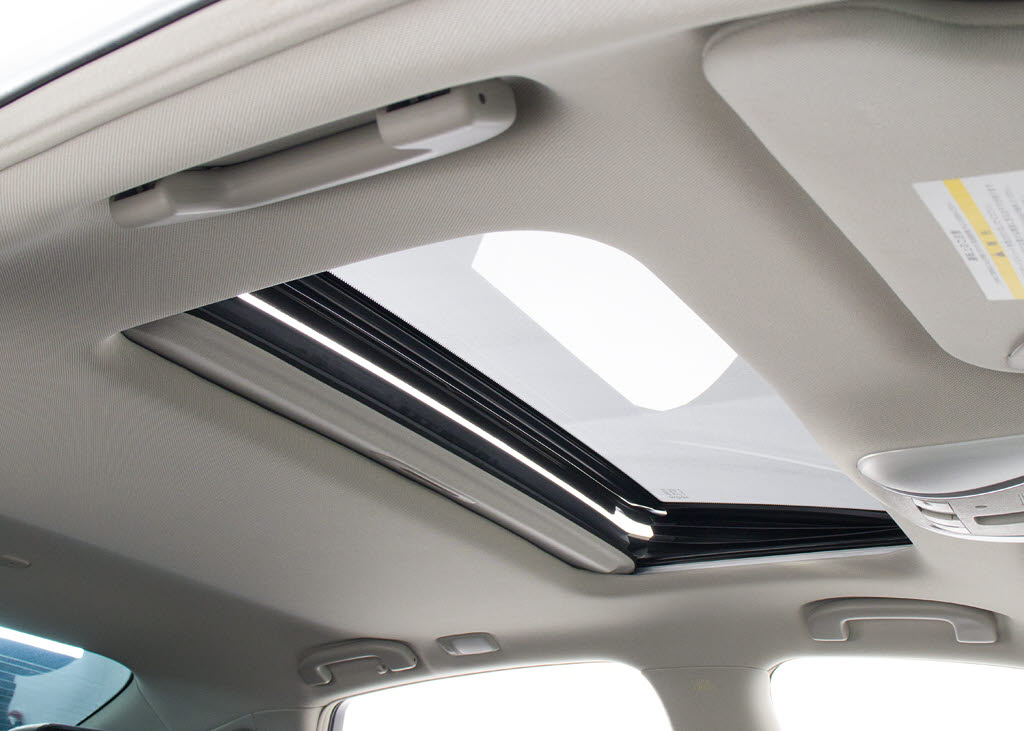 ★人気装備のサンルーフ！様々なドライブシ
ーンで活躍してくれます！！開放感ある車内
空間は気持ちがいいですよ！