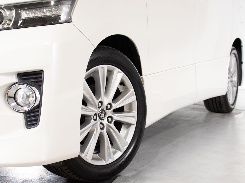 ★タイヤ交換★お好みのﾒｰｶ-やデザインのホ
イールへの換装も承っております！