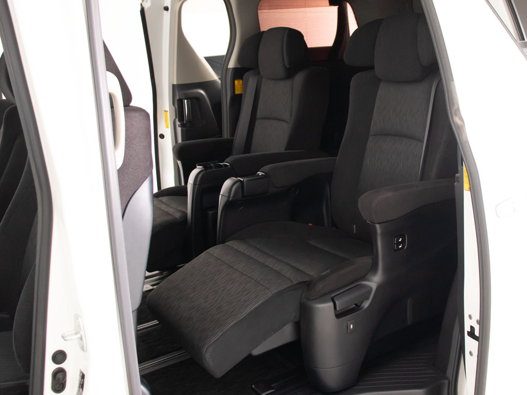 ★エグゼクティブシート★電動リクライニン
グ、オットマン、大型ヘッドレスト完備！