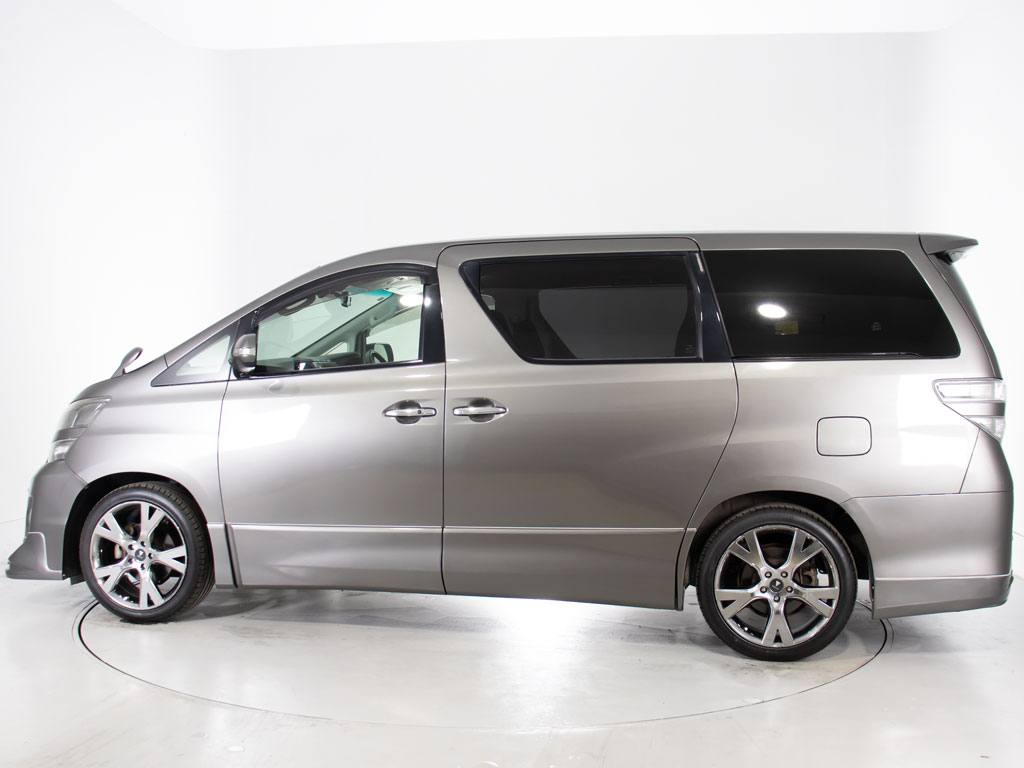 ★展示前点検実施★特殊な機材も用いて、全
車点検を実施しております！