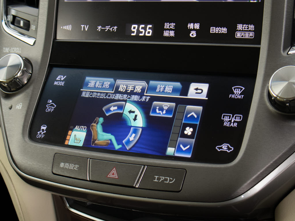 シートヒーターを装備しています！高級車な
らではの装備です！シートが暖まりますので
、寒い冬場も快適にご乗車頂けます！腰にも
優しい！お子様や女性にも嬉しい装備ですね
！！