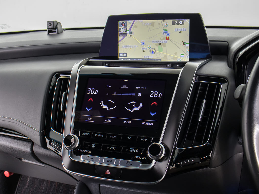 使いやすさや安全性を追求したステアリング
周り！高級車ゆえにスイッチ類が多いのも特
徴ですね！考え尽くされた配置ですぐに使い
こなす事が出来ますのでご安心下さい！是非
、体感してみて下さい！！
