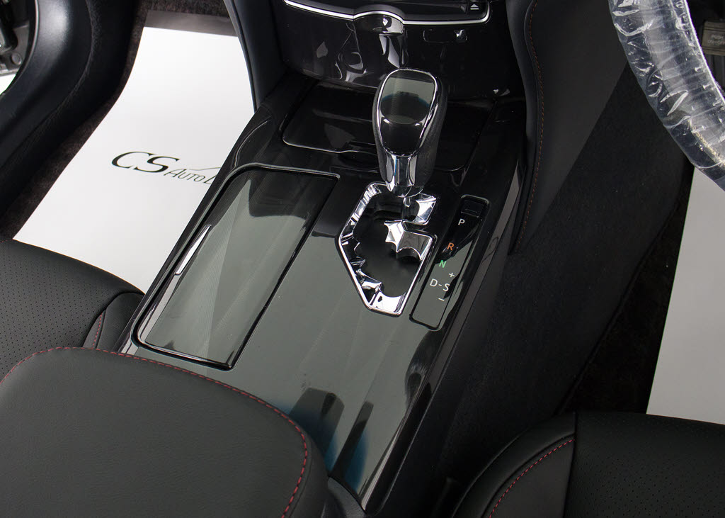 ★メーカー純正の大画面ＨＤＤマルチナビが
装備されています！地図情報の更新も出来ま
すので安心してお使い頂けます！