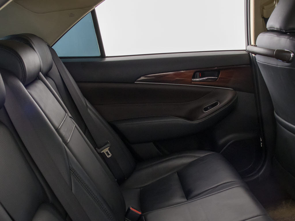 人気の本革シート付きです！！本革が装備さ
れるだけで高級感が増します！当社では、本
革シートのカラー変更や張替えも出来ます！
ワイン・茶・赤・青・オレンジ・黄色・コン
ビ色など何でもＯＫです！