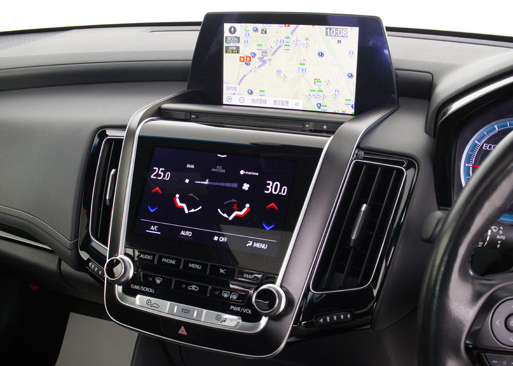使いやすさや安全性を追求したステアリング
周り！高級車ゆえにスイッチ類が多いのも特
徴ですね！考え尽くされた配置ですぐに使い
こなす事が出来ますのでご安心下さい！是非
、体感してみて下さい！！