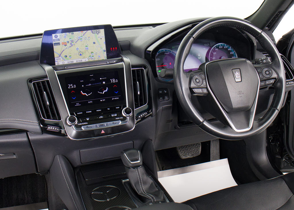 使いやすさや安全性を追求したステアリング
周り！高級車ゆえにスイッチ類が多いのも特
徴ですね！考え尽くされた配置ですぐに使い
こなす事が出来ますのでご安心下さい！是非
、体感してみて下さい！！