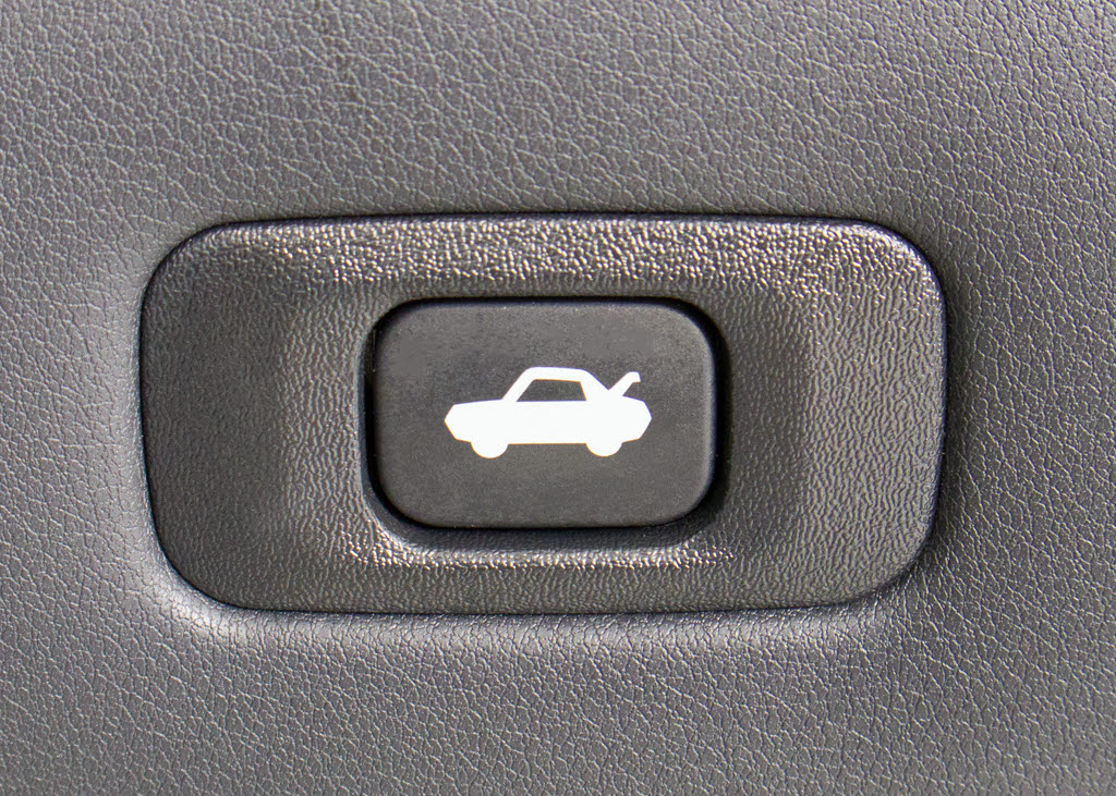 ボタン一つでトランクオープンが可能！車内
から操作できる為、非常に便利な装備の一つ
となります！