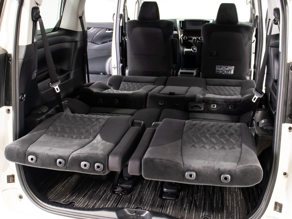 ★８人乗りシート★大勢でのお出かけも、こ
の一台にお任せください！