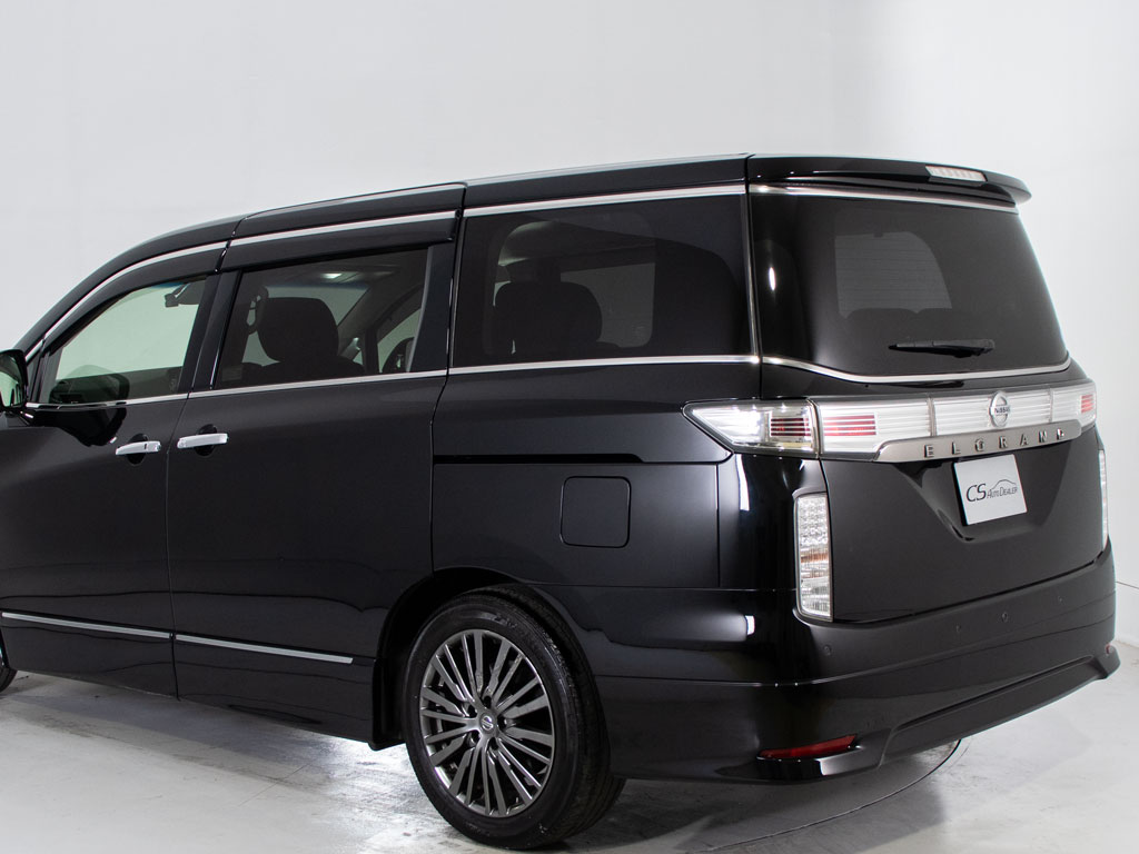 ★展示前点検実施★特殊な機材も用いて、全
車点検を実施しております！