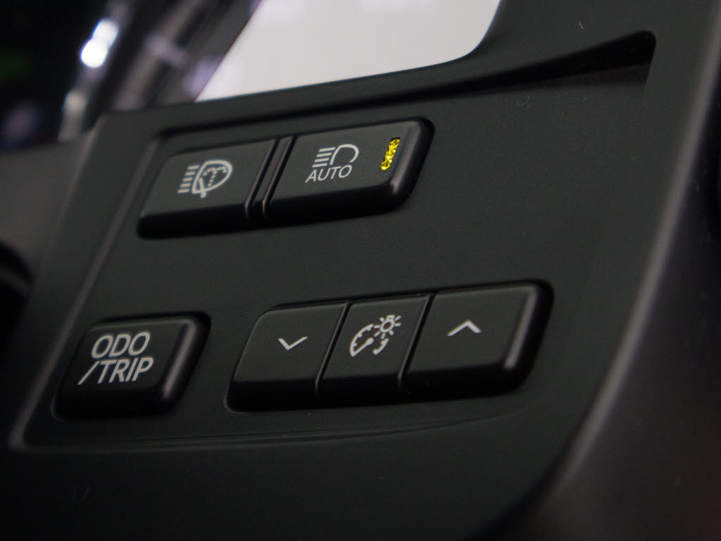 使いやすさや安全性を追求したステアリング
周り！高級車ゆえにスイッチ類が多いのも特
徴ですね！考え尽くされた配置ですぐに使い
こなす事が出来ますのでご安心下さい！是非
、体感してみて下さい！！