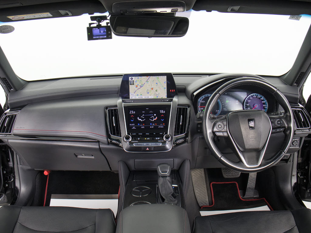 禁煙車です！室内は嫌なニオイも無く、すご
く綺麗な状態です！禁煙車・・特にセダンタ
イプのお車では少ないですよね！！タバコの
ニオイが苦手なお客様必見です！快適にご乗
車頂けます！！