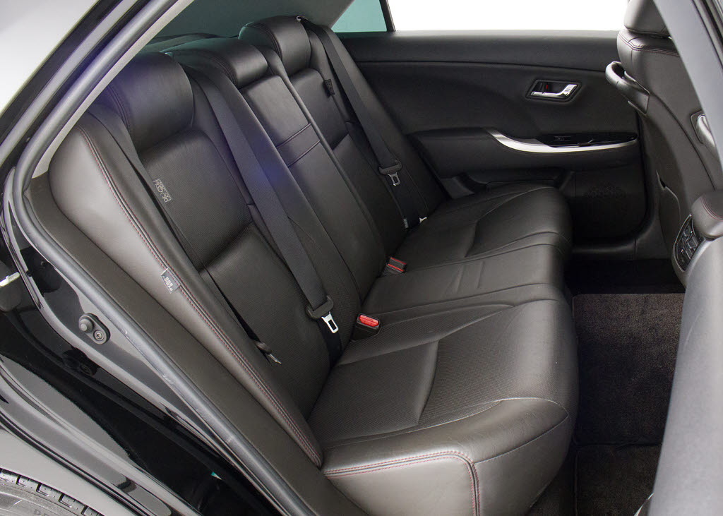 人気の本革シート付きです！！本革が装備さ
れるだけで高級感が増します！当社では、本
革シートのカラー変更や張替えも出来ます！
ワイン・茶・赤・青・オレンジ・黄色・コン
ビ色など何でもＯＫです！