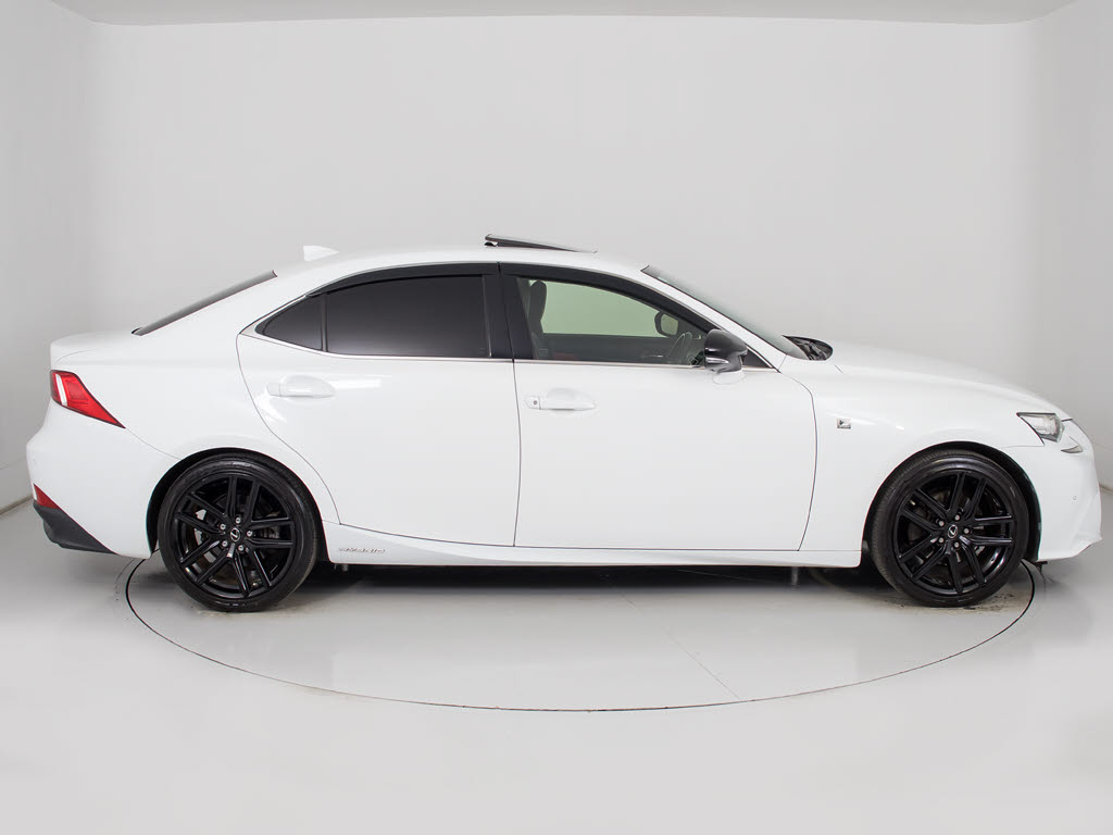 クロスライン専用１８インチアルミ！！アル
ミホイールの変更も可能です！お客様のお好
みの１台を作成可能となります！※詳細はス
タッフまでお尋ねください。