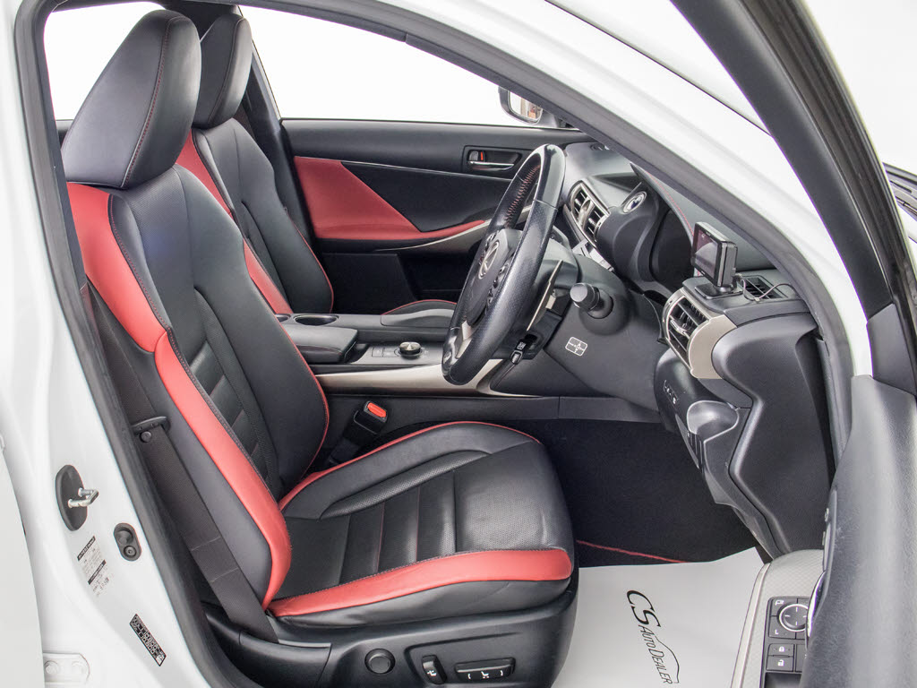 電動パワーシート完備！細かな自身に合った
ドライビングポジションの設定が可能となり
ます！