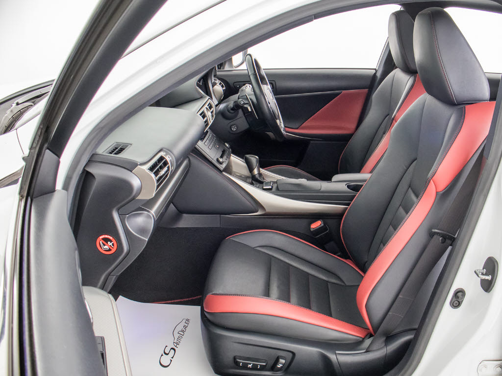 当社では、一般のクリーニングでは満足せず
、オゾンを利用した、根本的な脱臭・消臭・
除菌クリーニングも承っております！