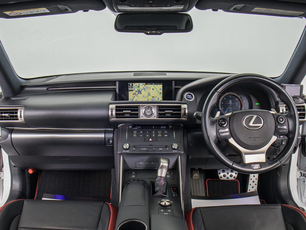 禁煙同等車両です！室内は嫌なニオイも無く
、すごく綺麗な状態です！タバコのニオイが
苦手なお客様必見です！快適にご乗車頂けま
す！！