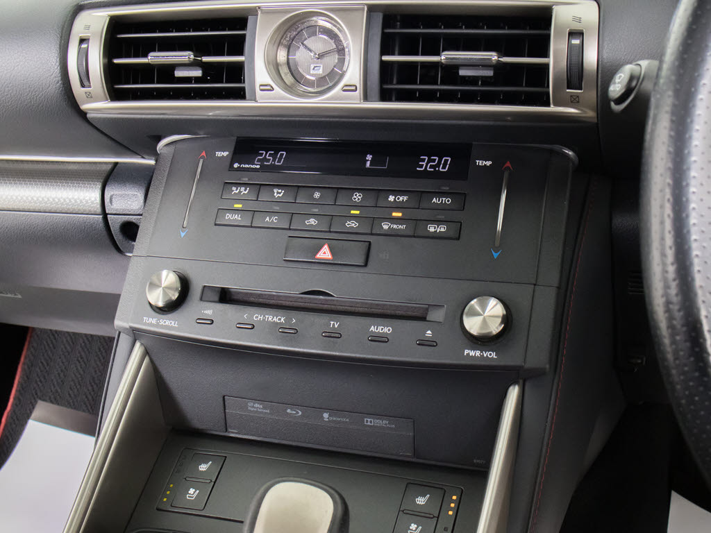 ＣＤはもちろんの事、ＤＶＤ、Ｂｌｕ－ｒａ
ｙ再生も可能です。フルセグ地デジにも対応
しさらにＢｌｕｅｔｏｏｔｈにも対応してお
ります