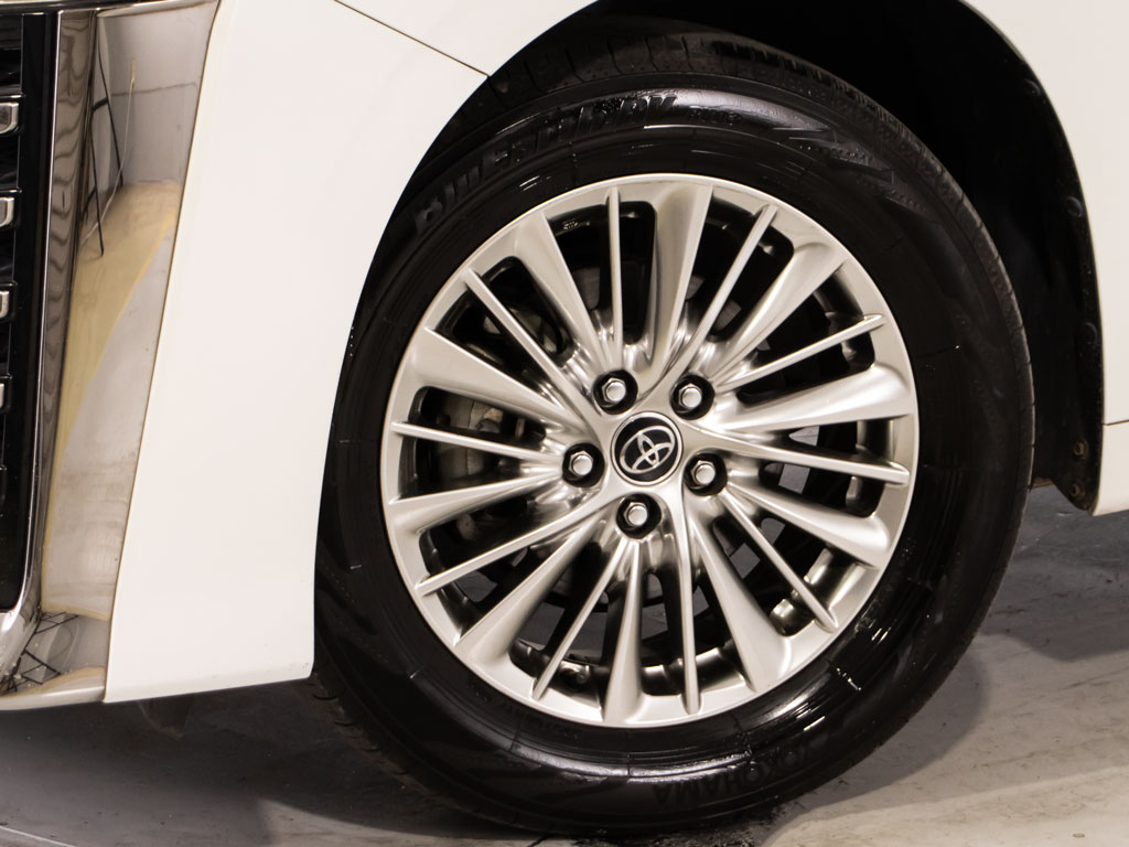 ★各種カスタム！★エアロ取付、社外アルミ
ホイール換装承っております！