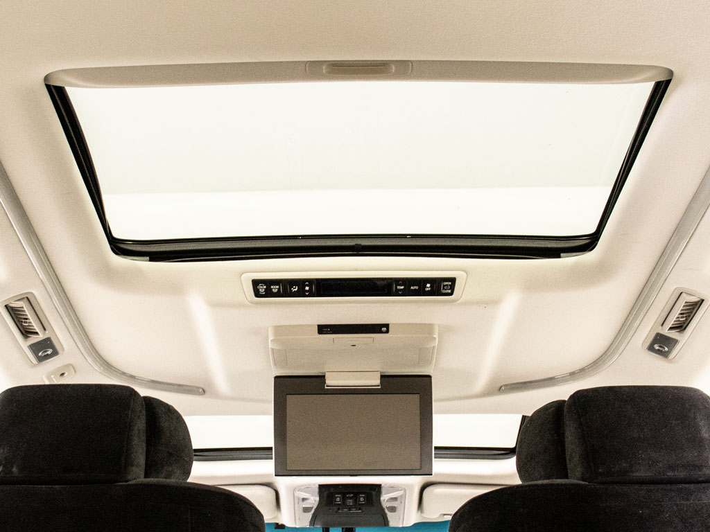 ★サンルーフ★‌人気装備のサンルーフ装着
！開放的な空間をお楽しみいただけます！