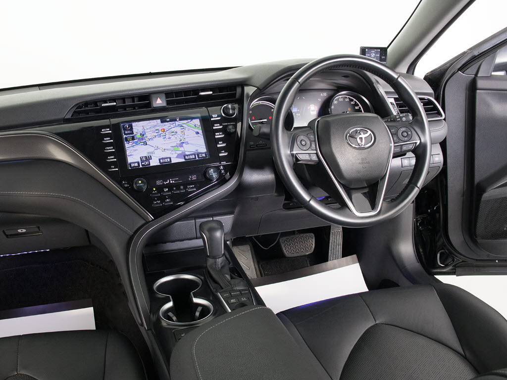 ★使いやすさや安全性を追求したステアリン
グ周り！高級車ゆえにスイッチ類が多いのも
特徴ですね！考え尽くされた配置ですぐに使
いこなす事が出来ますのでご安心下さい！是
非、体感してみて下さい！！