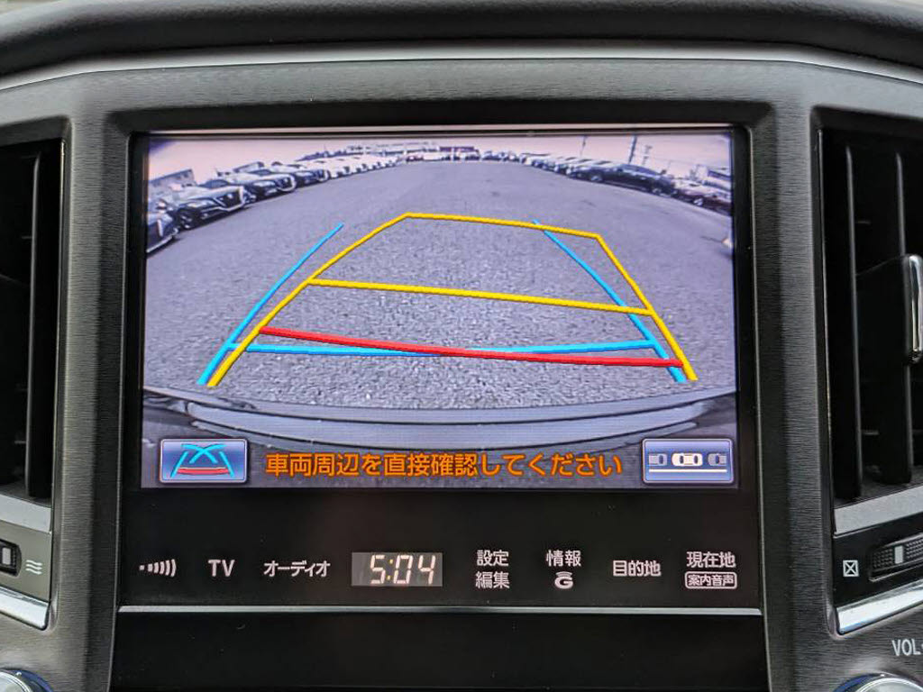 カラーバックカメラが付いています！バック
にギアを入れると、後方視界が自動的にマル
チ画面に映し出されます！夜も明るく見えま
すので、すごく便利！！一度使うとカメラ無
しには乗りたくない程！