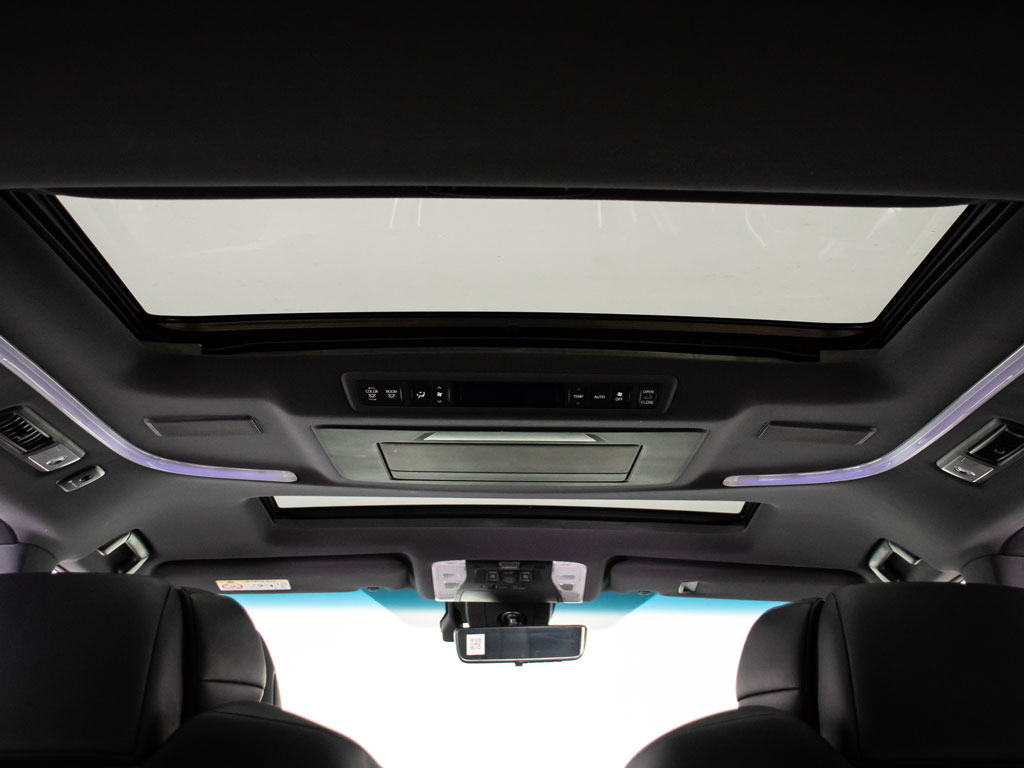 ★サンルーフ★‌人気装備のサンルーフ装着
！開放的な空間をお楽しみいただけます！