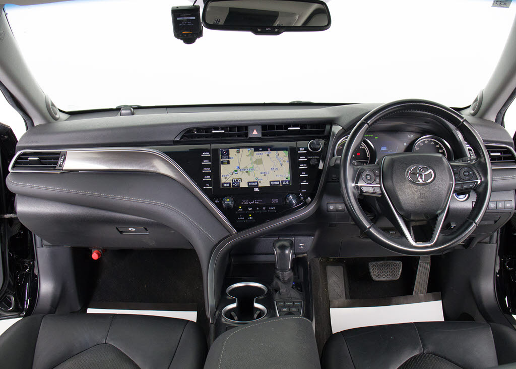 ★使いやすさや安全性を追求したステアリン
グ周り！高級車ゆえにスイッチ類が多いのも
特徴ですね！考え尽くされた配置ですぐに使
いこなす事が出来ますのでご安心下さい！是
非、体感してみて下さい！！