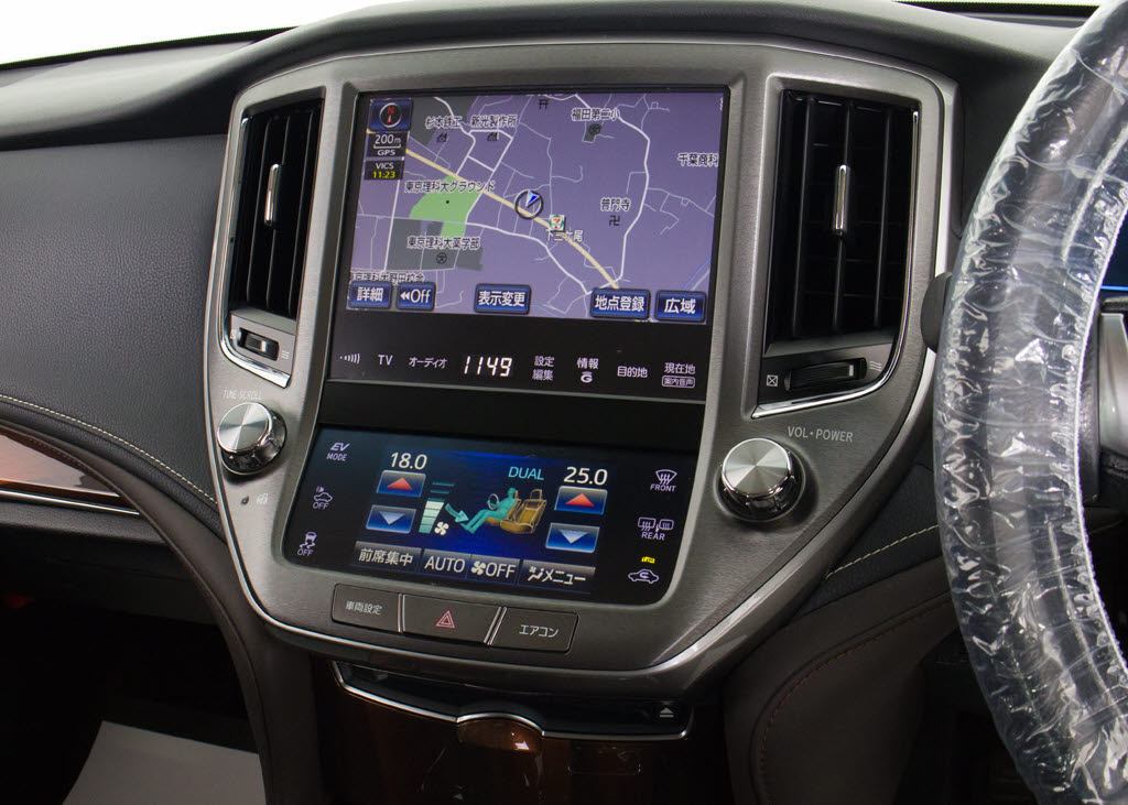 使いやすさや安全性を追求したステアリング
周り！高級車ゆえにスイッチ類が多いのも特
徴ですね！考え尽くされた配置ですぐに使い
こなす事が出来ますのでご安心下さい！是非
、体感してみて下さい！！