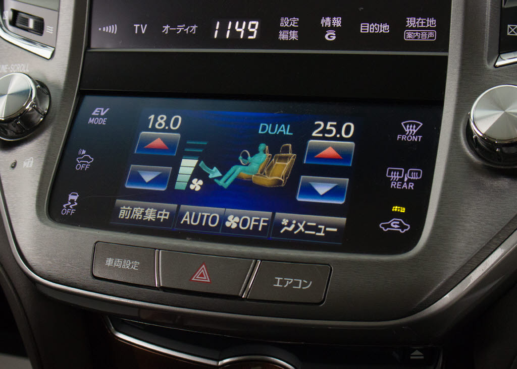 使いやすさや安全性を追求したステアリング
周り！高級車ゆえにスイッチ類が多いのも特
徴ですね！考え尽くされた配置ですぐに使い
こなす事が出来ますのでご安心下さい！是非
、体感してみて下さい！！