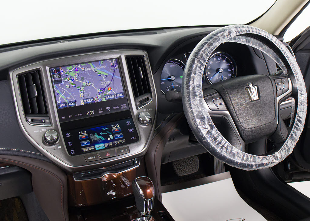 使いやすさや安全性を追求したステアリング
周り！高級車ゆえにスイッチ類が多いのも特
徴ですね！考え尽くされた配置ですぐに使い
こなす事が出来ますのでご安心下さい！是非
、体感してみて下さい！！