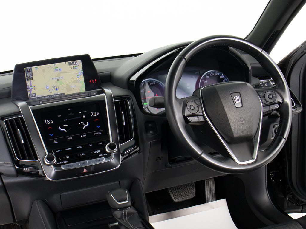 使いやすさや安全性を追求したステアリング
周り！高級車ゆえにスイッチ類が多いのも特
徴ですね！考え尽くされた配置ですぐに使い
こなす事が出来ますのでご安心下さい！是非
、体感してみて下さい！！