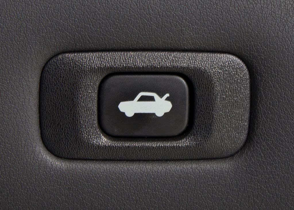 ボタン一つでトランクオープンが可能！車内
から操作できる為、非常に便利な装備の一つ
となります！