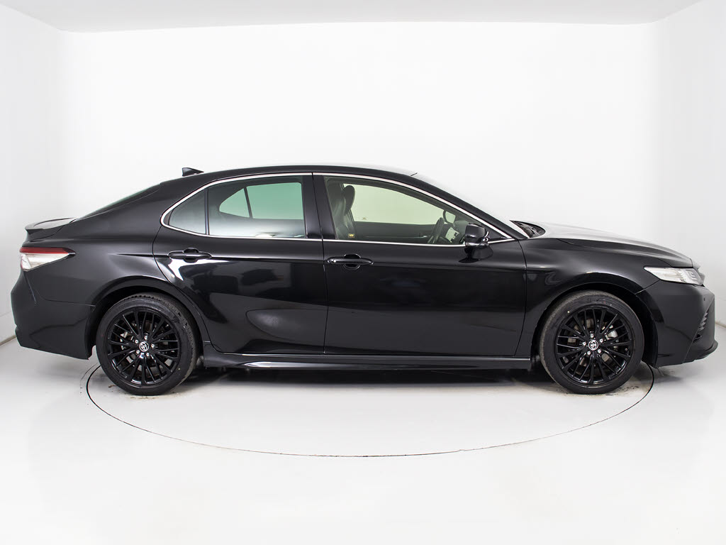 専用１８インチアルミホイール装着車両！！
アルミホイールの変更も可能です！お客様の
お好みの１台を作成可能となります！※詳細
はスタッフまでお尋ねください。