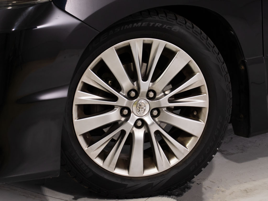 ★タイヤ交換★お好みのﾒｰｶ-やデザインのホ
イールへの換装も承っております！