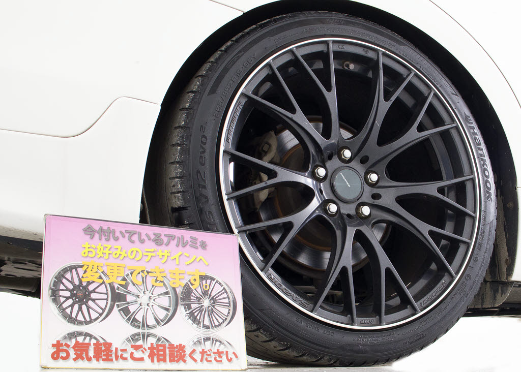 １９インチアルミホイール装着済みです！ア
ルミホイールの変更も可能です！お客様のお
好みの１台を作成可能となります！※詳細は
スタッフまでお尋ねください。