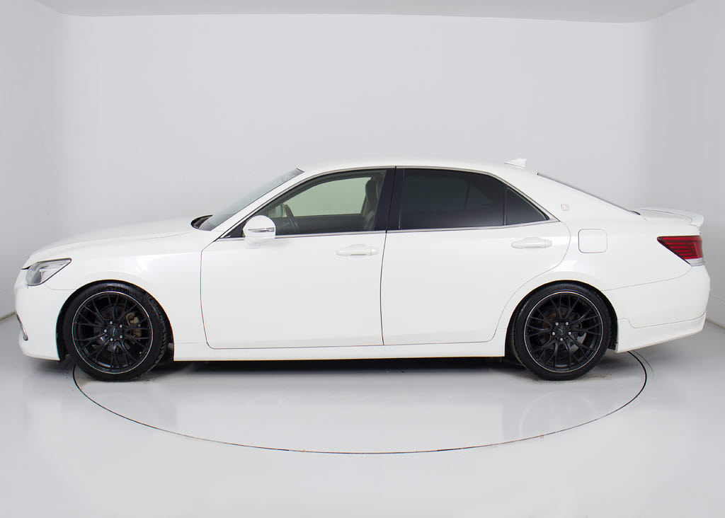 車高調が装着されているお車です！車高の調
整が自由自在！お客様のお好みのスタイリン
グを実現してくれる大人気アイテムです！