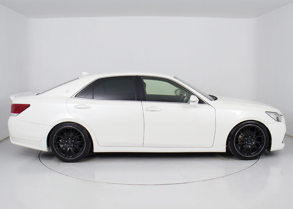 車高調が装着されているお車です！車高の調
整が自由自在！お客様のお好みのスタイリン
グを実現してくれる大人気アイテムです！