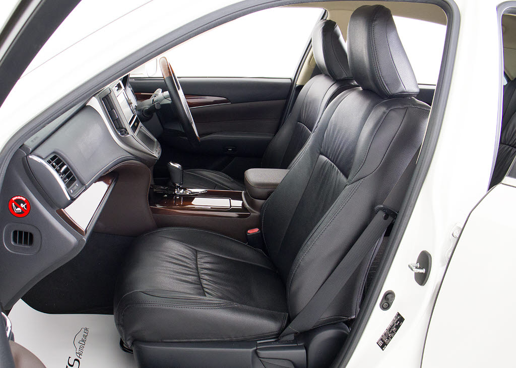 当社では、オゾンＯ３を利用した、根本的な
脱臭・消臭・除菌クリーニングを承っており
ます！こだわりのクリーニングで綺麗なお車
をご提供可能です！