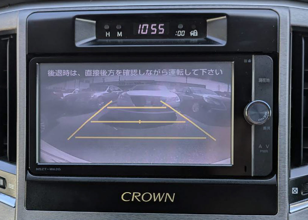 カラーバックカメラが付いています！バック
にギアを入れると、後方視界が自動的にマル
チ画面に映し出されます！夜も明るく見えま
すので、すごく便利！！一度使うとカメラ無
しには乗りたくない程！