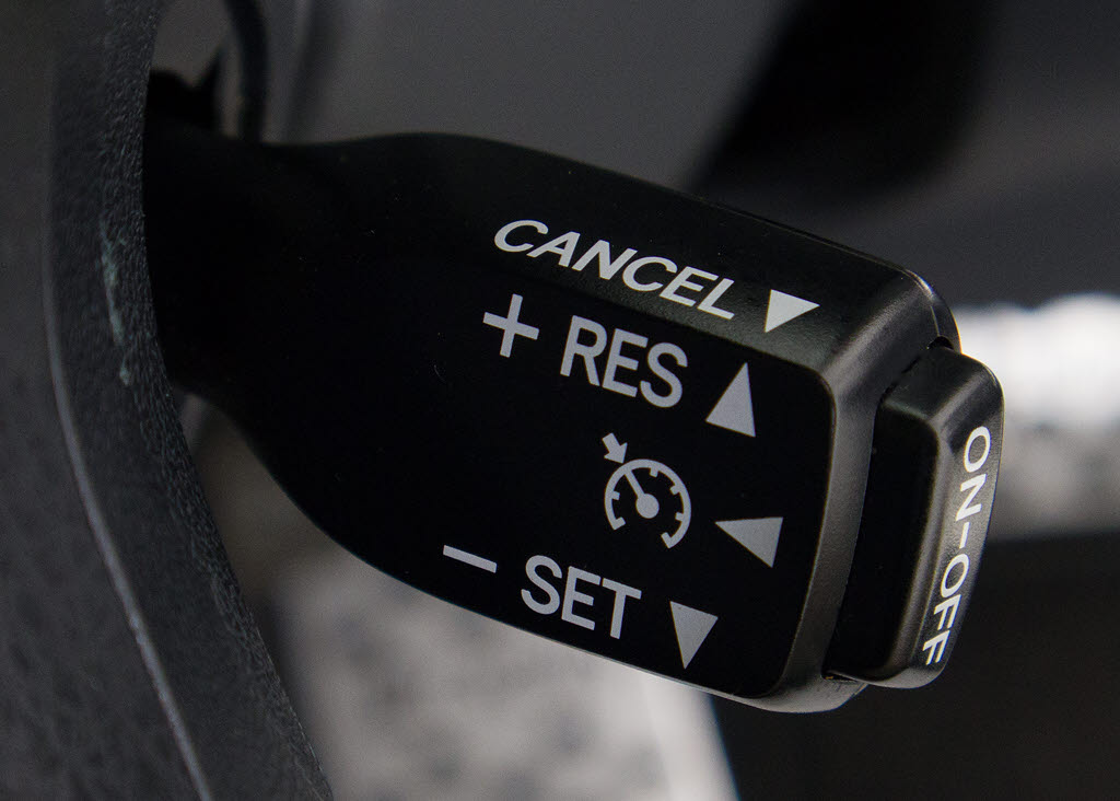 【オートクルーズコントロール】搭載。アク
セル操作なしでも車が自動でスピードを保っ
てくれる機能です長距離の高速は楽々です。