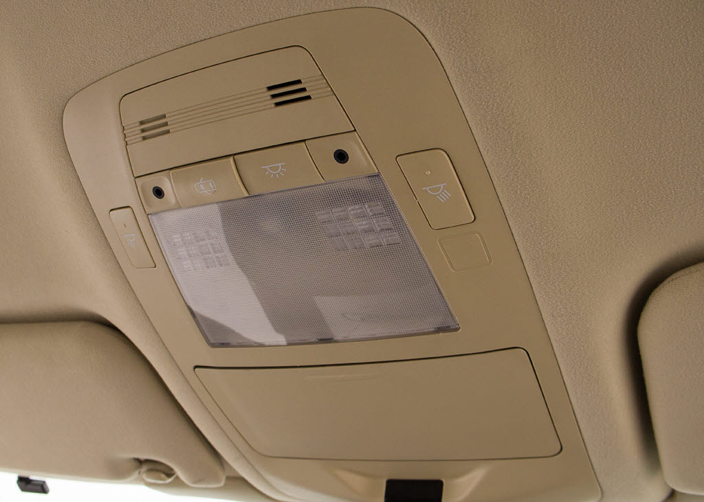 使いやすさや安全性を追求したステアリング
周り！高級車ゆえにスイッチ類が多いのも特
徴ですね！考え尽くされた配置ですぐに使い
こなす事が出来ますのでご安心下さい！是非
、体感してみて下さい！！