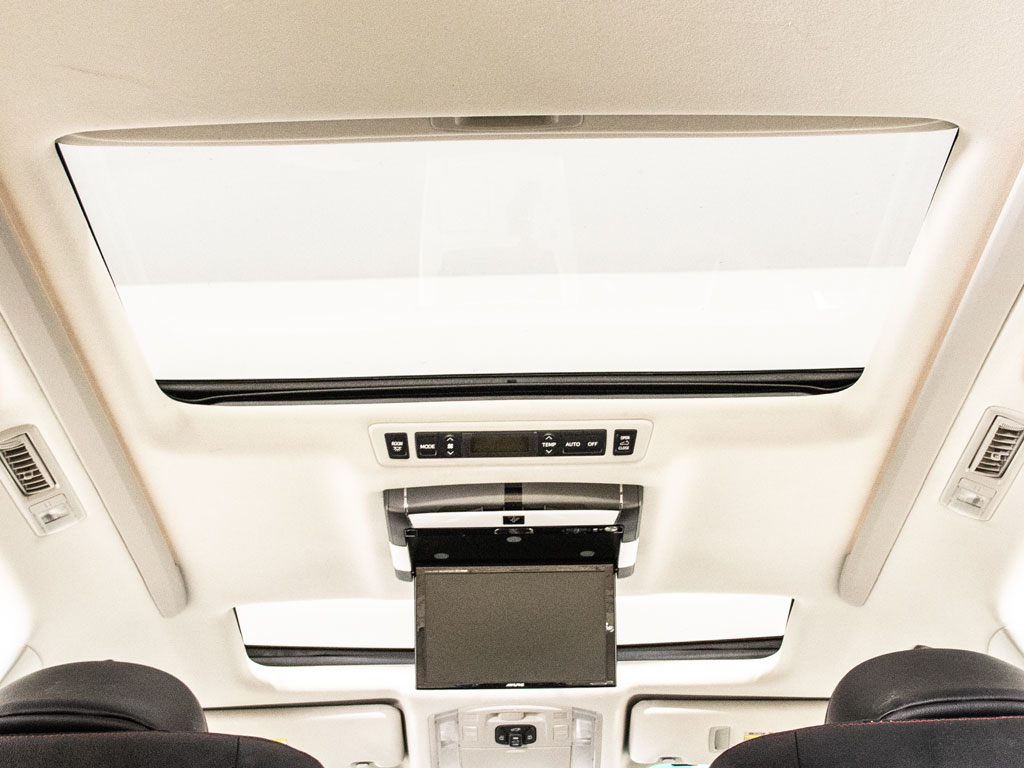 ★ツインサンルーフ★希少装備を装着！開放
的な空間をお楽しみください！