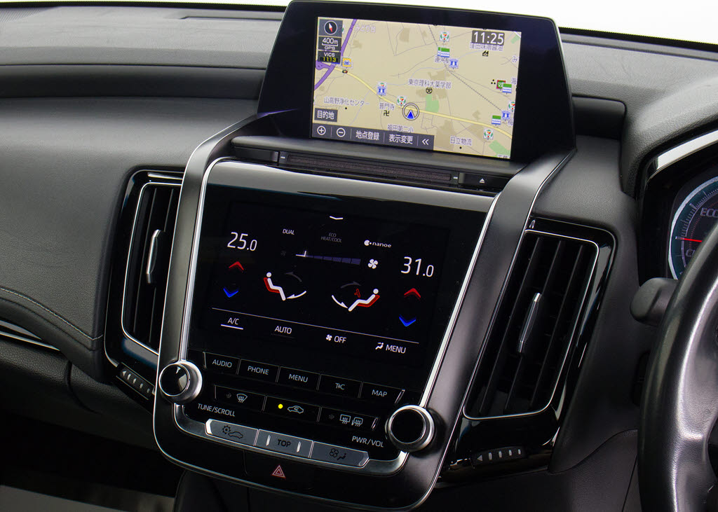 使いやすさや安全性を追求したステアリング
周り！高級車ゆえにスイッチ類が多いのも特
徴ですね！考え尽くされた配置ですぐに使い
こなす事が出来ますのでご安心下さい！是非
、体感してみて下さい！！