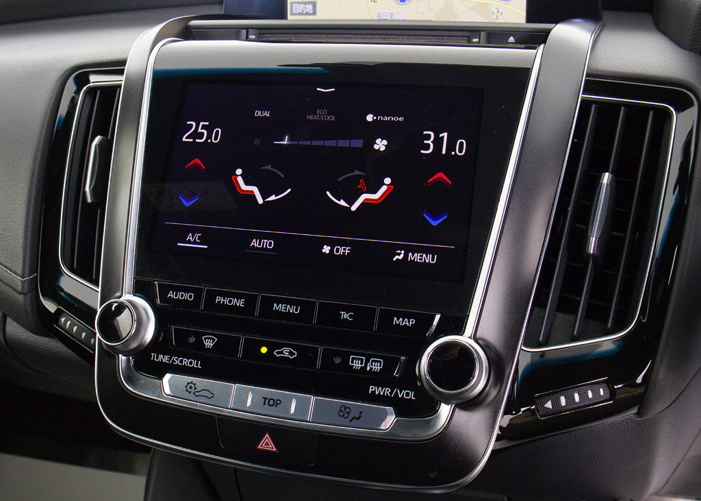 使いやすさや安全性を追求したステアリング
周り！高級車ゆえにスイッチ類が多いのも特
徴ですね！考え尽くされた配置ですぐに使い
こなす事が出来ますのでご安心下さい！是非
、体感してみて下さい！！