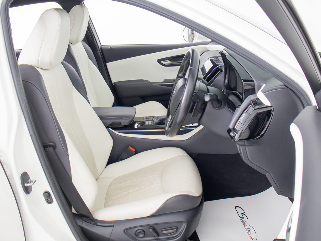 快適エアシート＆シートヒーターを装備して
います！高級車ならではの装備です！シート
が暖まる機能！シートから冷風が出る機能！
どちらも付いています！！寒い冬も、暑い夏
も快適にご乗車頂けます！！