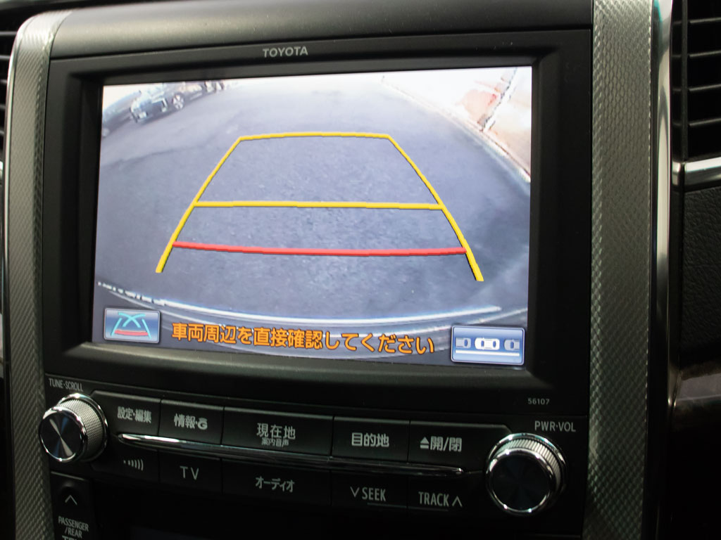 ギアをバックに入れると自動的に切り替わる
優れものです。鮮明なカメラ画像にて車庫入
れをサポートしてくれます。